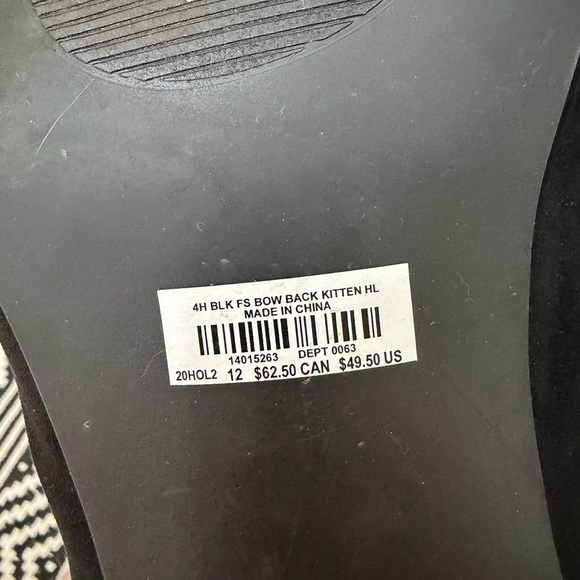 Torrid black velour velvet kitten heels bow back size 12 - Picture 5 of 6